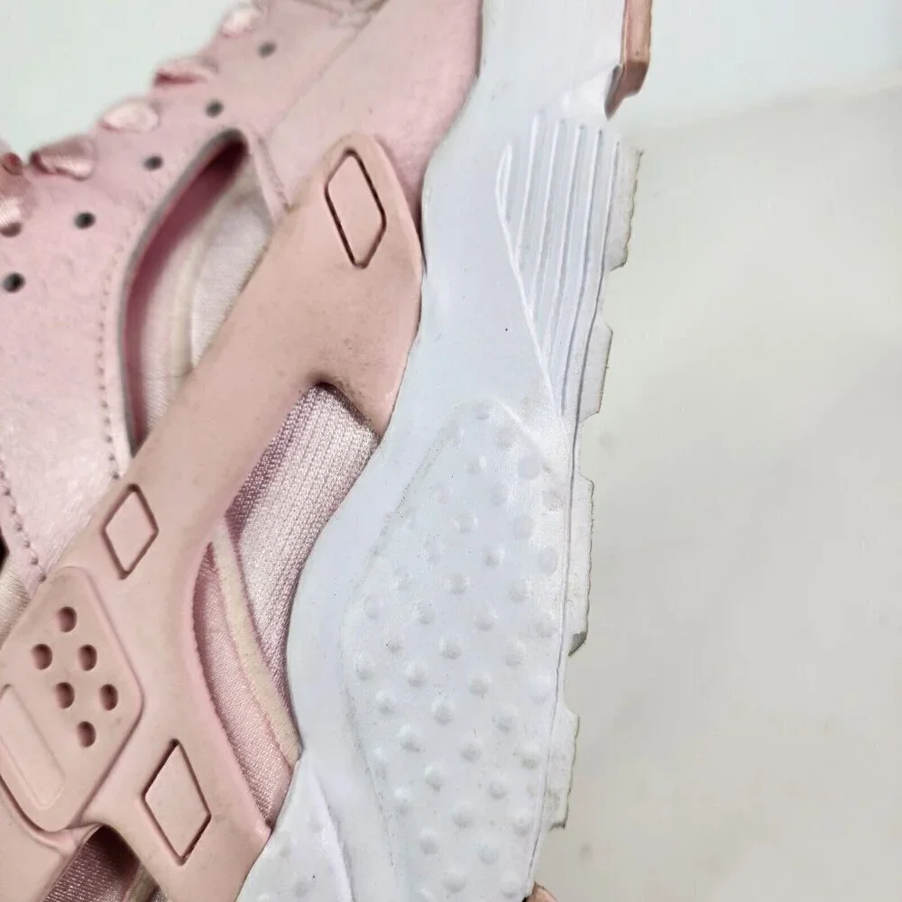 Nike Huarache Run SE Youth Size 7Y Prism Pink Athletic Shoes‎ 904538-600